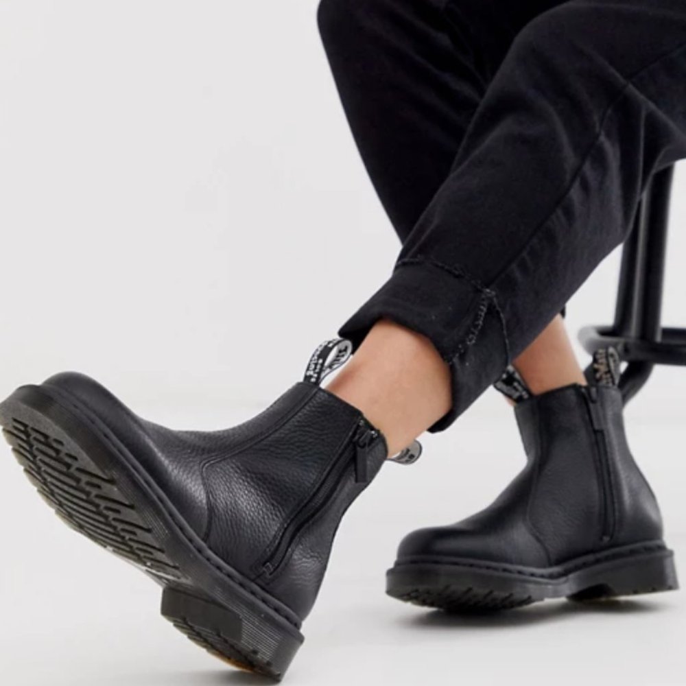 DOC MARTEN 2976 LEATHER ZIPPER CHELSEA BOOTS